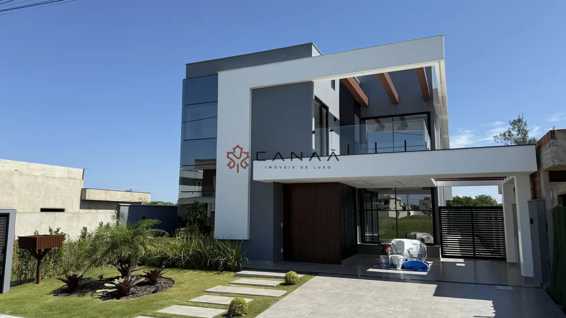 Foto 1 de Casa de Condomínio com 3 quartos à venda, 350m2 em Ogiva, Cabo Frio - RJ