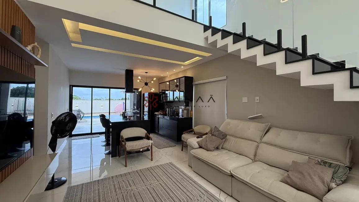 Casa de Condomínio com 4 quartos à venda, 203m2 em Ogiva, Cabo Frio - RJ - imagem 3 Foto 3 de Casa de Condomínio com 4 quartos à venda, 203m2 em Ogiva, Cabo Frio - RJ