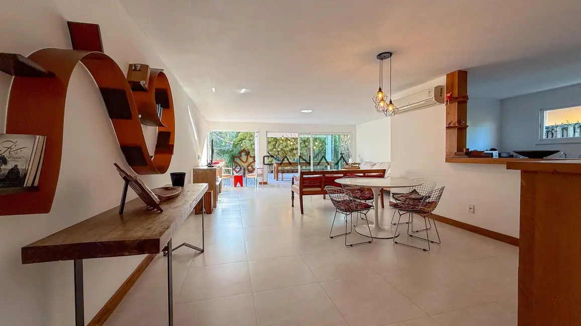 Foto 4 de Casa de Condomínio com 4 quartos à venda, 275m2 em Armacao Dos Buzios - RJ