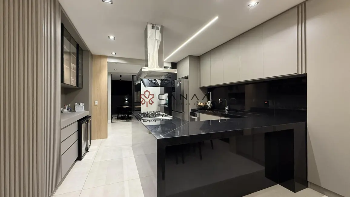 Foto 4 de Casa de Condomínio com 4 quartos à venda, 250m2 em Ogiva, Cabo Frio - RJ