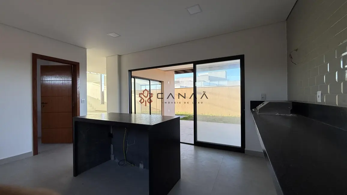 Foto 5 de Casa de Condomínio com 3 quartos à venda, 250m2 em Ogiva, Cabo Frio - RJ