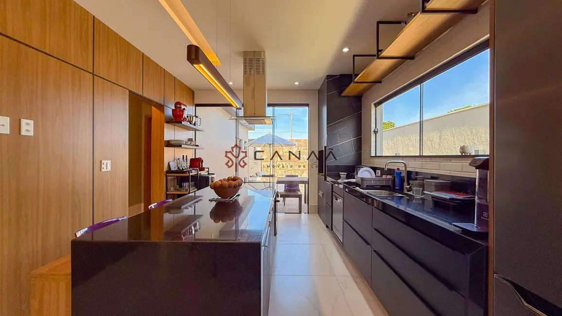 Foto 9 de Casa de Condomínio com 4 quartos à venda, 199m2 em Ogiva, Cabo Frio - RJ