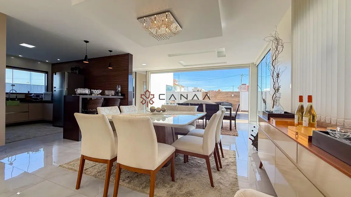 Casa de Condomínio com 5 quartos à venda, 400m2 em Ogiva, Cabo Frio - RJ - imagem 7 Foto 7 de Casa de Condomínio com 5 quartos à venda, 400m2 em Ogiva, Cabo Frio - RJ