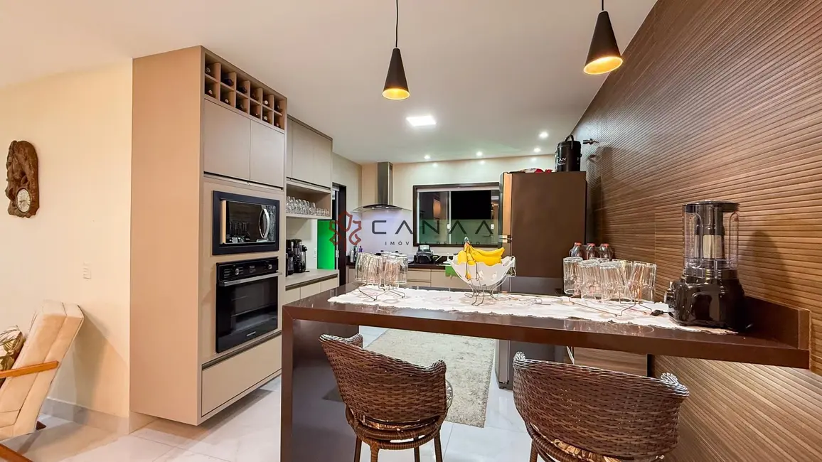 Casa de Condomínio com 5 quartos à venda, 400m2 em Ogiva, Cabo Frio - RJ - imagem 9 Foto 9 de Casa de Condomínio com 5 quartos à venda, 400m2 em Ogiva, Cabo Frio - RJ