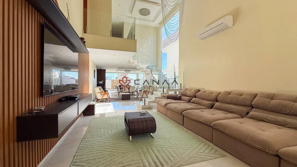 Casa de Condomínio com 5 quartos à venda, 400m2 em Ogiva, Cabo Frio - RJ - imagem 3 Foto 3 de Casa de Condomínio com 5 quartos à venda, 400m2 em Ogiva, Cabo Frio - RJ