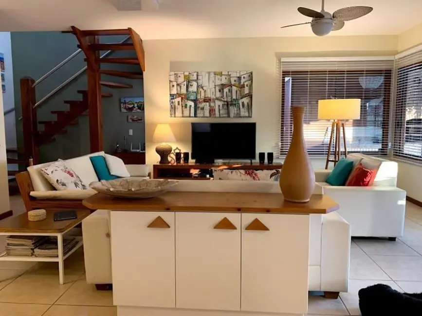 Casa com 3 quartos à venda, 300m2 em Portinho, Cabo Frio - RJ - imagem 4 Foto 4 de Casa com 3 quartos à venda, 300m2 em Portinho, Cabo Frio - RJ