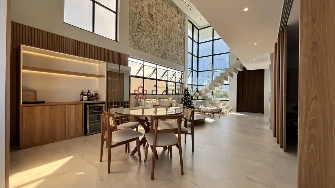 Foto 2 de Casa de Condomínio com 3 quartos à venda, 310m2 em Ogiva, Cabo Frio - RJ