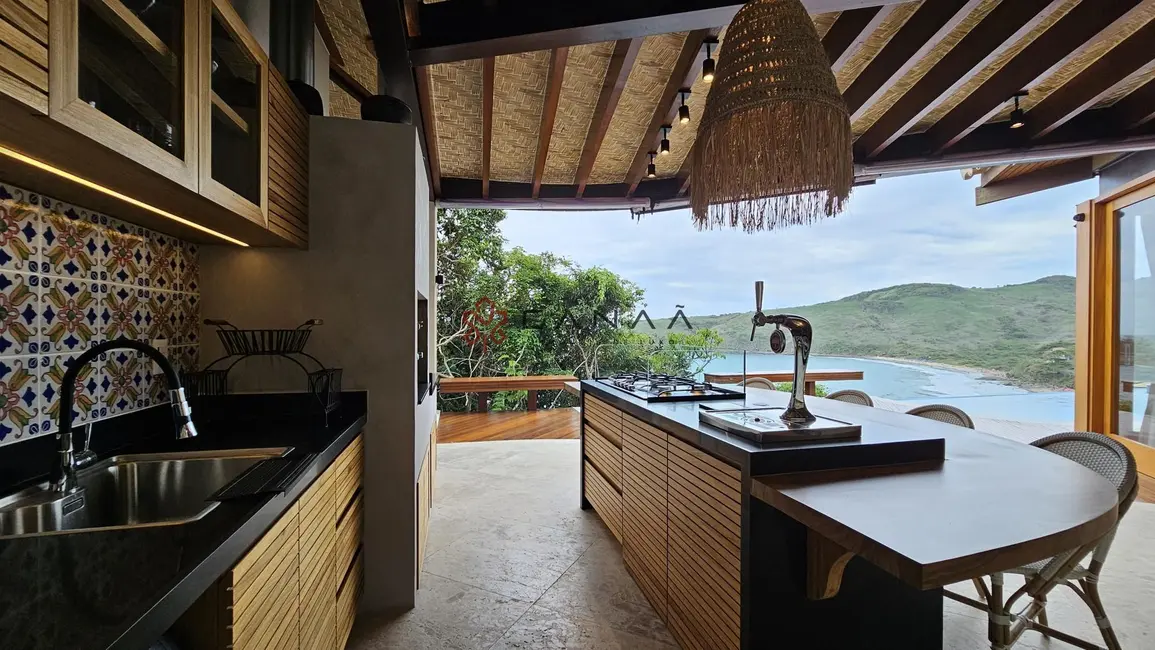 Foto 3 de Casa com 6 quartos à venda, 263m2 em Armacao Dos Buzios - RJ
