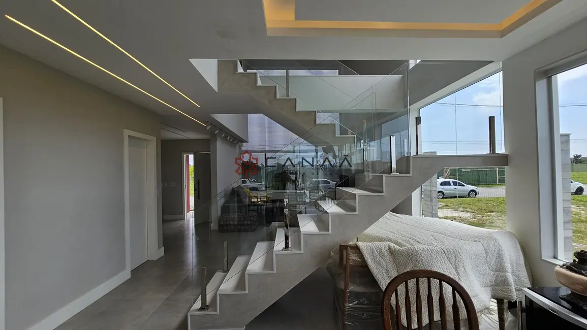 Foto 5 de Casa de Condomínio com 4 quartos à venda, 250m2 em Ogiva, Cabo Frio - RJ