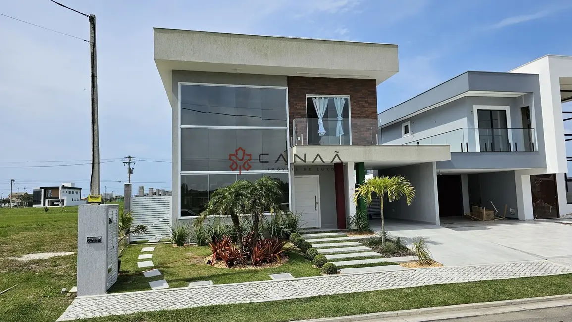 Foto 1 de Casa de Condomínio com 4 quartos à venda, 250m2 em Ogiva, Cabo Frio - RJ