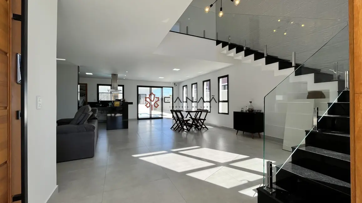 Foto 4 de Casa de Condomínio com 4 quartos à venda, 254m2 em Ogiva, Cabo Frio - RJ