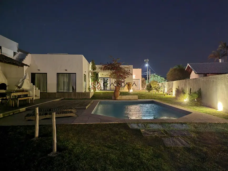 Foto 3 de Casa de Condomínio com 3 quartos à venda, 500m2 em Portinho, Cabo Frio - RJ