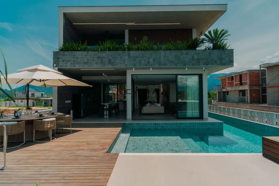 Casa de Condomínio com 5 quartos à venda, 688m2 em Bracuí (Cunhambebe), Angra Dos Reis - RJ - imagem 1 Foto 1 de Casa de Condomínio com 5 quartos à venda, 688m2 em Bracuí (Cunhambebe), Angra Dos Reis - RJ