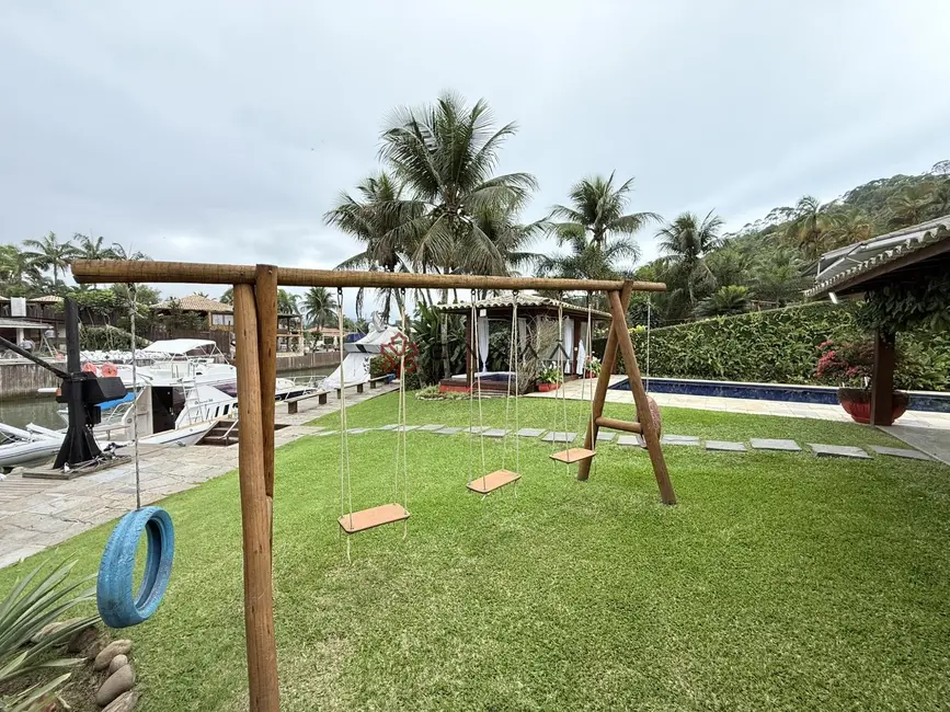 Casa de Condomínio com 3 quartos para alugar, 400m2 em Frade (Cunhambebe), Angra Dos Reis - RJ - imagem 9 Foto 9 de Casa de Condomínio com 3 quartos para alugar, 400m2 em Frade (Cunhambebe), Angra Dos Reis - RJ