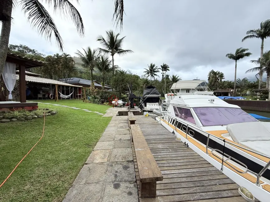Casa de Condomínio com 3 quartos para alugar, 400m2 em Frade (Cunhambebe), Angra Dos Reis - RJ - imagem 7 Foto 7 de Casa de Condomínio com 3 quartos para alugar, 400m2 em Frade (Cunhambebe), Angra Dos Reis - RJ
