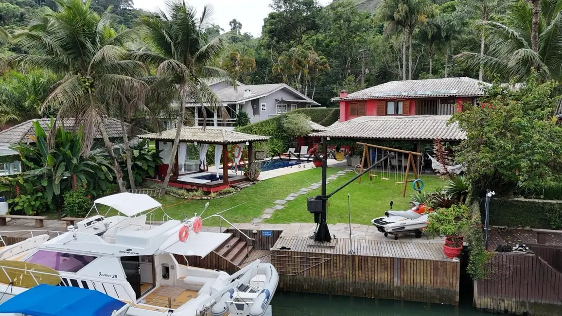 Casa de Condomínio com 3 quartos para alugar, 400m2 em Frade (Cunhambebe), Angra Dos Reis - RJ - imagem 4 Foto 4 de Casa de Condomínio com 3 quartos para alugar, 400m2 em Frade (Cunhambebe), Angra Dos Reis - RJ