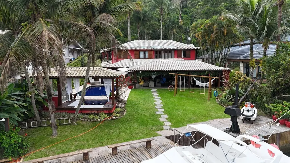 Casa de Condomínio com 3 quartos para alugar, 400m2 em Frade (Cunhambebe), Angra Dos Reis - RJ - imagem 3 Foto 3 de Casa de Condomínio com 3 quartos para alugar, 400m2 em Frade (Cunhambebe), Angra Dos Reis - RJ