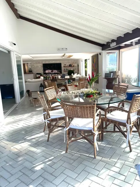 Casa com 4 quartos para alugar, 200m2 em Frade (Cunhambebe), Angra Dos Reis - RJ - imagem 4 Foto 4 de Casa com 4 quartos para alugar, 200m2 em Frade (Cunhambebe), Angra Dos Reis - RJ