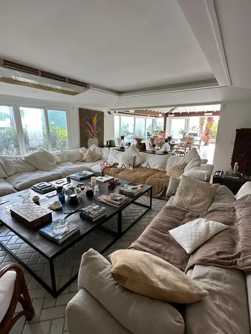 Casa com 4 quartos para alugar, 200m2 em Frade (Cunhambebe), Angra Dos Reis - RJ - imagem 5 Foto 5 de Casa com 4 quartos para alugar, 200m2 em Frade (Cunhambebe), Angra Dos Reis - RJ