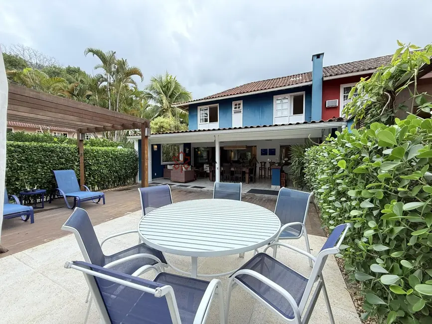 Foto 3 de Casa com 4 quartos para alugar, 250m2 em Mombaça, Angra Dos Reis - RJ