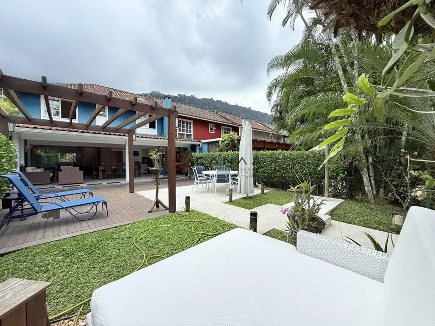 Foto 1 de Casa com 4 quartos para alugar, 250m2 em Mombaça, Angra Dos Reis - RJ