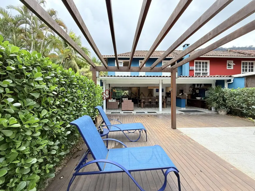 Foto 2 de Casa com 4 quartos para alugar, 250m2 em Mombaça, Angra Dos Reis - RJ