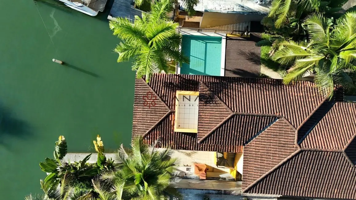 Casa de Condomínio com 4 quartos à venda, 400m2 em Frade (Cunhambebe), Angra Dos Reis - RJ - imagem 7 Foto 7 de Casa de Condomínio com 4 quartos à venda, 400m2 em Frade (Cunhambebe), Angra Dos Reis - RJ