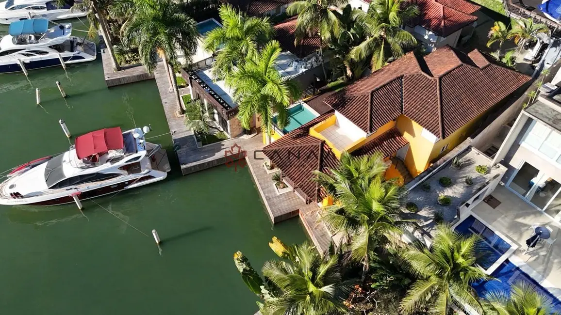 Casa de Condomínio com 4 quartos à venda, 400m2 em Frade (Cunhambebe), Angra Dos Reis - RJ - imagem 2 Foto 2 de Casa de Condomínio com 4 quartos à venda, 400m2 em Frade (Cunhambebe), Angra Dos Reis - RJ