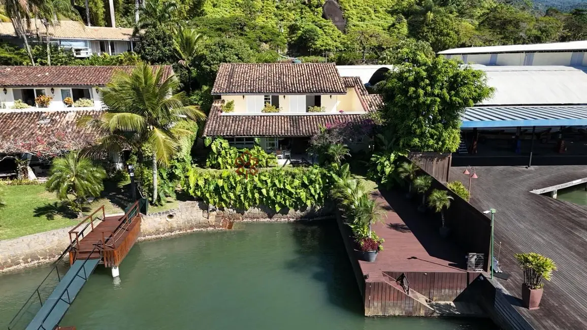 Casa de Condomínio com 8 quartos à venda, 500m2 em Frade (Cunhambebe), Angra Dos Reis - RJ - imagem 1 Foto 1 de Casa de Condomínio com 8 quartos à venda, 500m2 em Frade (Cunhambebe), Angra Dos Reis - RJ