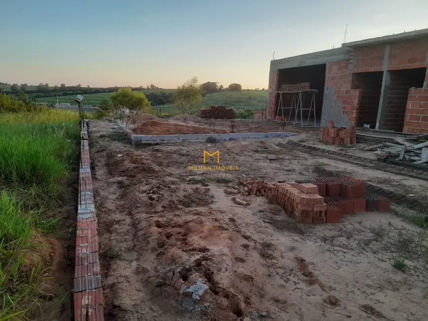 Chácara com 2 quartos à venda, 1000m2 em Elias Fausto - SP - imagem 6 Foto 6 de Chácara com 2 quartos à venda, 1000m2 em Elias Fausto - SP