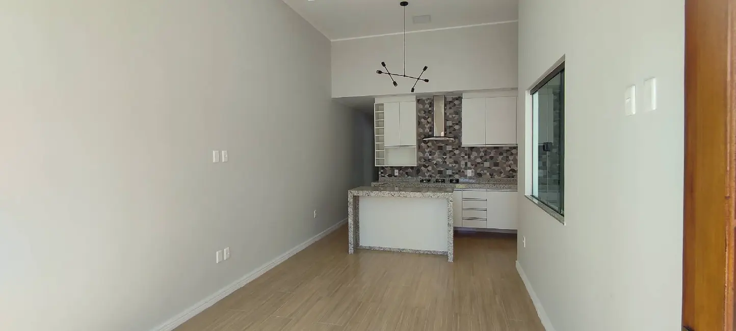 Foto 4 de Casa com 2 quartos à venda, 240m2 em Jardim Atlântico Central (Itaipuaçu), Marica - RJ