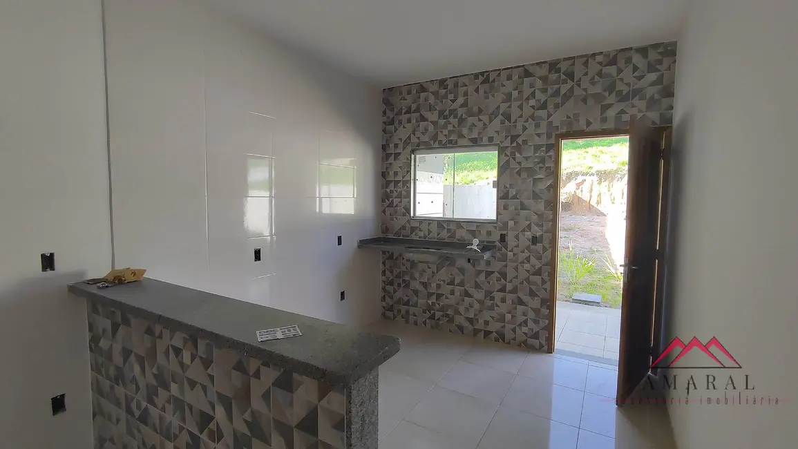 Foto 4 de Casa com 2 quartos à venda, 220m2 em Caxito, Marica - RJ