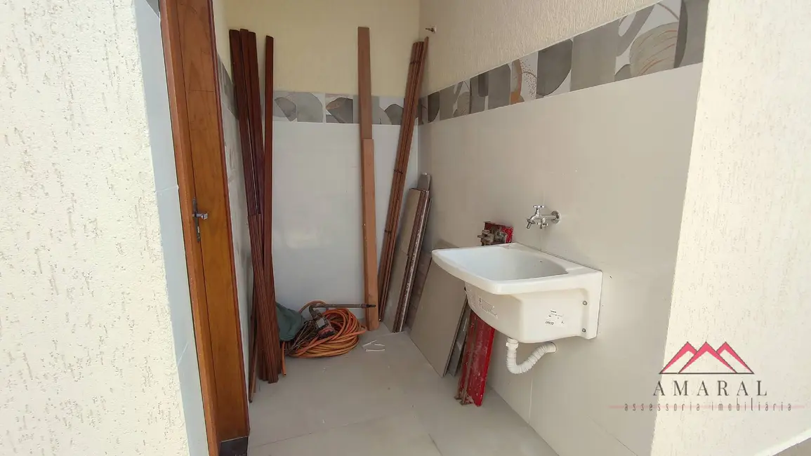 Foto 3 de Casa com 3 quartos à venda, 480m2 em Jardim Atlântico Leste (Itaipuaçu), Marica - RJ