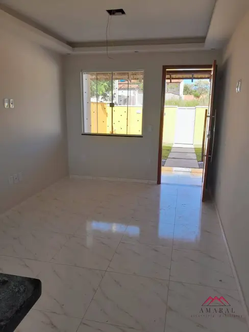 Foto 6 de Casa com 2 quartos à venda, 360m2 em Jacaroá, Marica - RJ