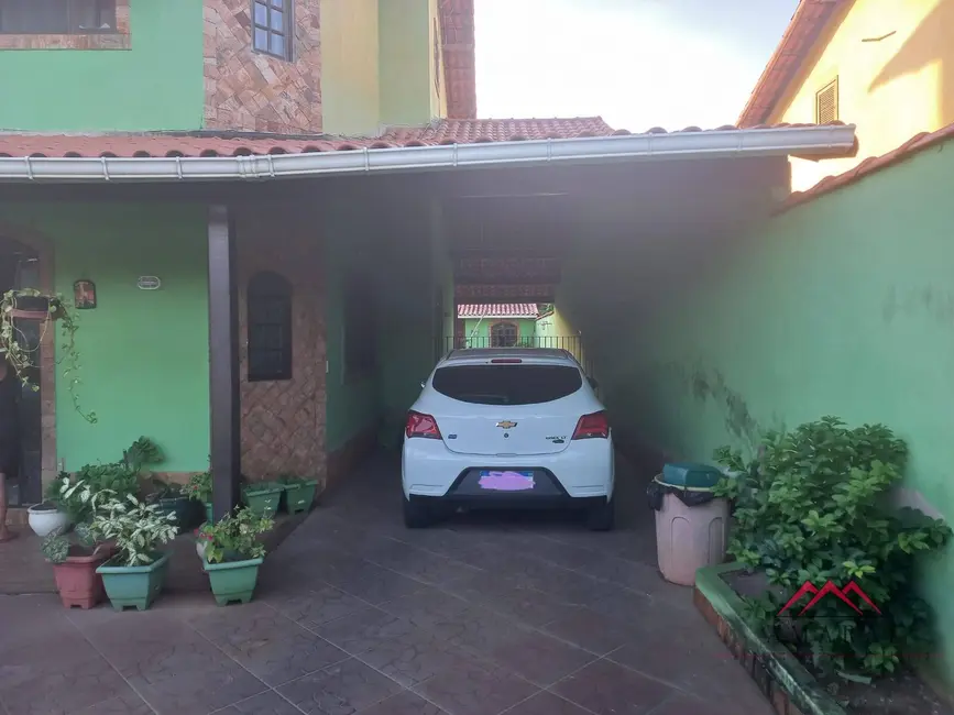 Foto 4 de Casa com 6 quartos à venda, 360m2 em Centro, Marica - RJ