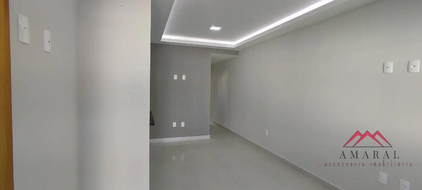 Foto 4 de Casa com 2 quartos à venda, 240m2 em Jardim Atlântico Leste (Itaipuaçu), Marica - RJ