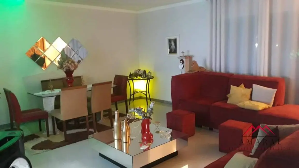 Foto 3 de Casa com 2 quartos para alugar, 240m2 em Centro, Marica - RJ