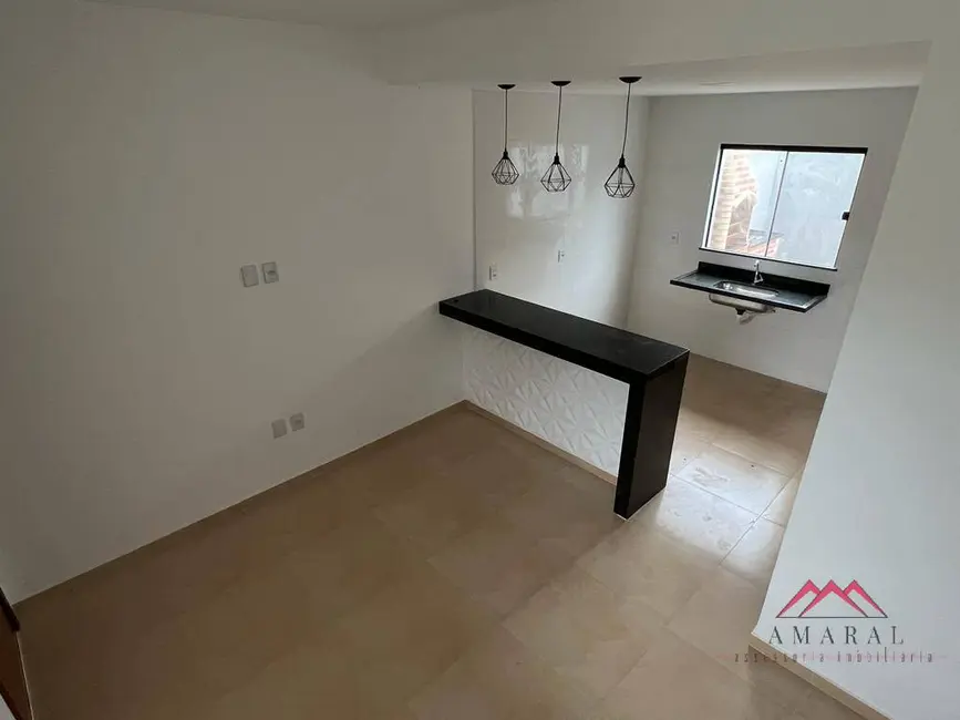 Foto 4 de Casa com 2 quartos à venda, 95m2 em Jardim Atlântico Central (Itaipuaçu), Marica - RJ