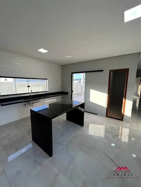 Foto 9 de Casa à venda e para alugar em Cajueiros (Itaipuaçu), Marica - RJ