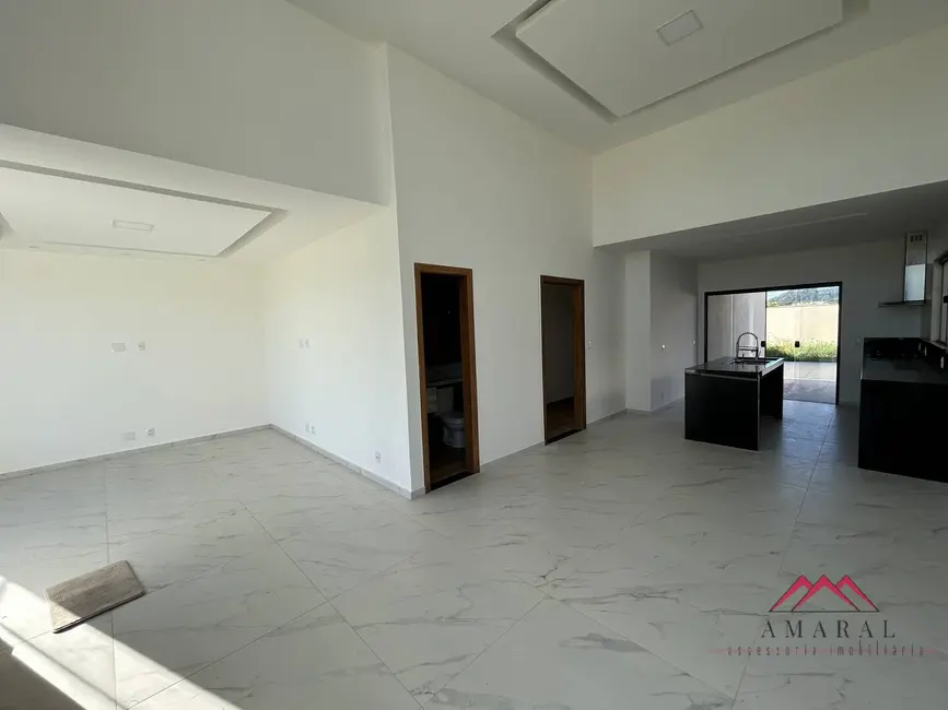 Foto 6 de Casa com 3 quartos à venda, 360m2 em Inoã (Inoã), Marica - RJ