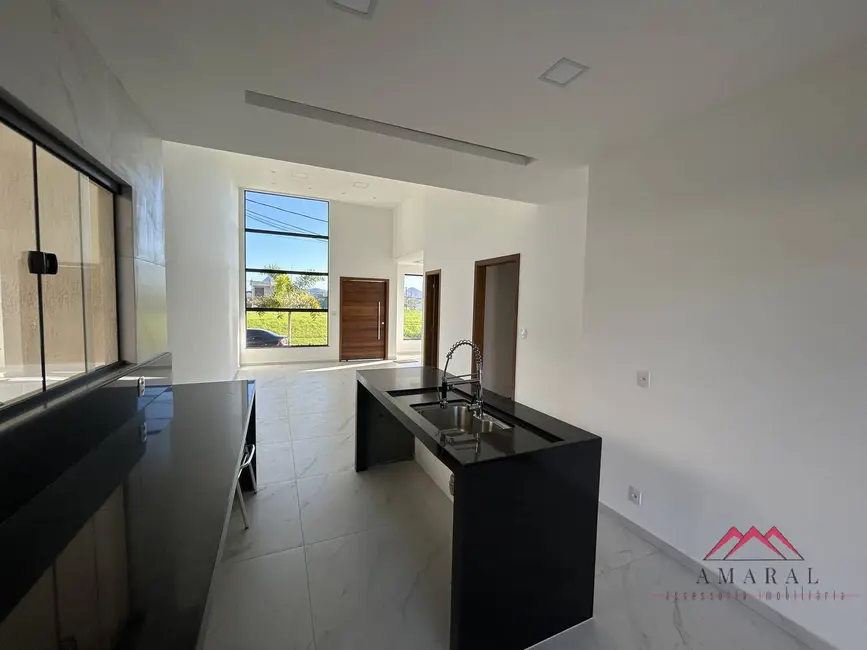 Foto 8 de Casa com 3 quartos à venda, 360m2 em Inoã (Inoã), Marica - RJ