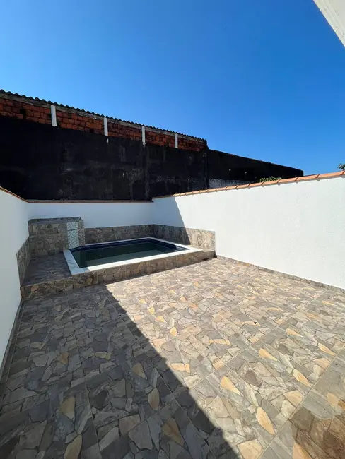 Foto 2 de Casa com 2 quartos à venda, 150m2 em Itanhaem - SP