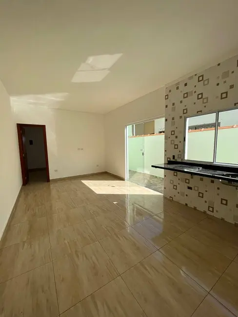 Foto 8 de Casa com 2 quartos à venda, 150m2 em Itanhaem - SP