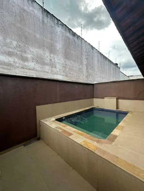 Foto 2 de Casa com 2 quartos à venda em Itanhaem - SP