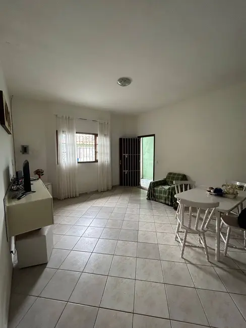 Foto 4 de Casa com 2 quartos à venda, 130m2 em Itanhaem - SP