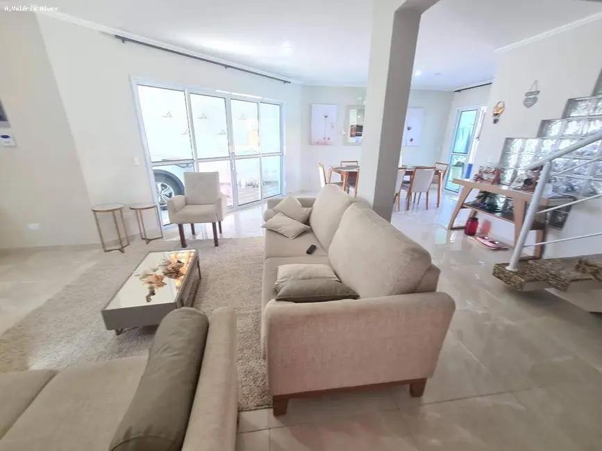 Foto 8 de Casa com 3 quartos à venda, 380m2 em Itanhaem - SP