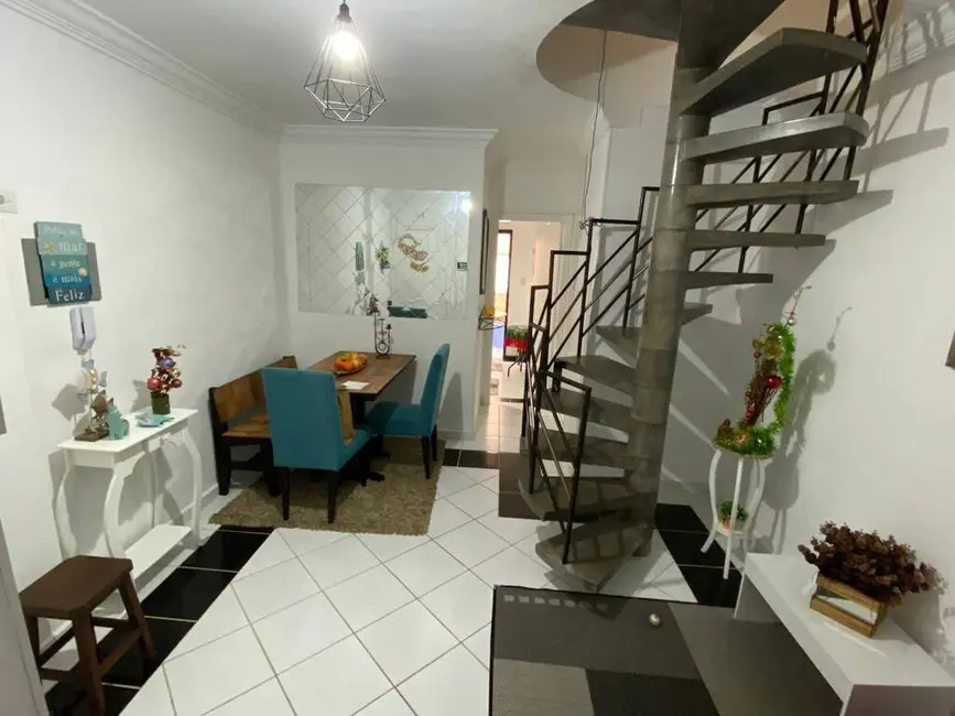 Foto 9 de Casa com 2 quartos à venda, 80m2 em Centro, Mongagua - SP