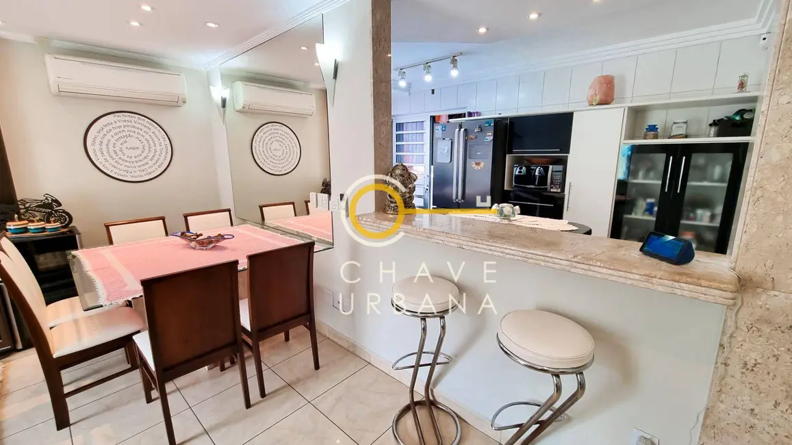 Casa com 3 quartos à venda, 163m2 em Embaré, Santos - SP - imagem 8 Foto 8 de Casa com 3 quartos à venda, 163m2 em Embaré, Santos - SP