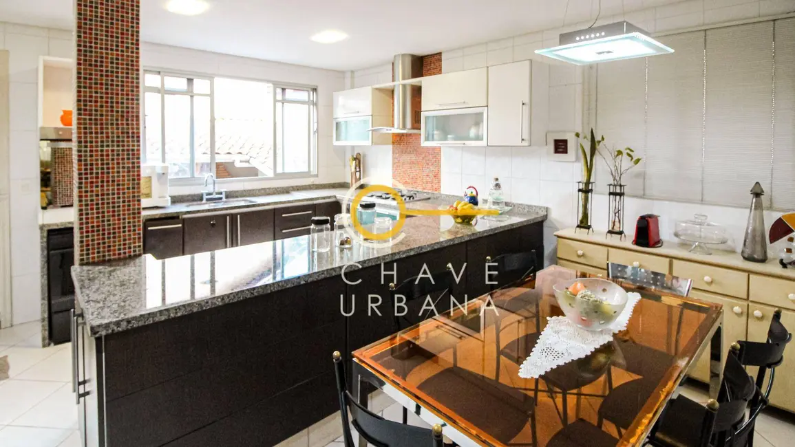 Casa com 3 quartos à venda, 350m2 em Vila Belmiro, Santos - SP - imagem 6 Foto 6 de Casa com 3 quartos à venda, 350m2 em Vila Belmiro, Santos - SP