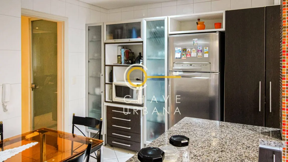 Casa com 3 quartos à venda, 350m2 em Vila Belmiro, Santos - SP - imagem 8 Foto 8 de Casa com 3 quartos à venda, 350m2 em Vila Belmiro, Santos - SP